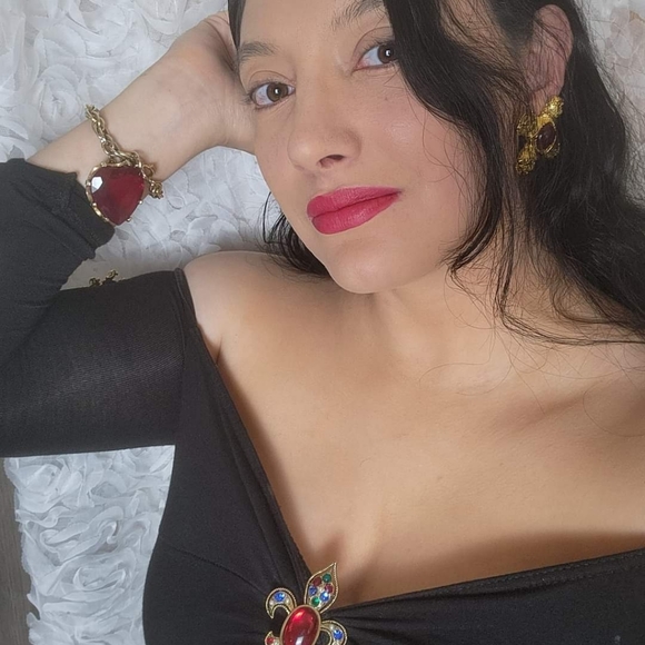 Meet your Posher, Valerie - Picture 2 of 2